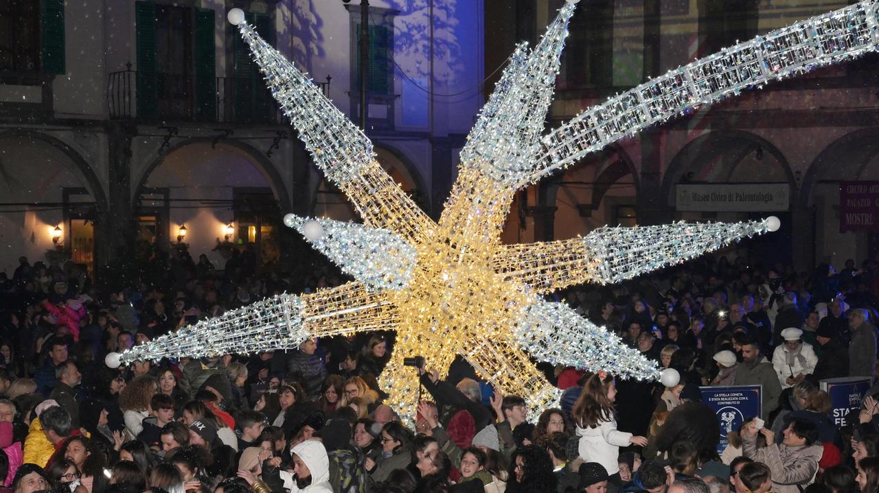 Le luci e l'acqua, i due volti del Natale