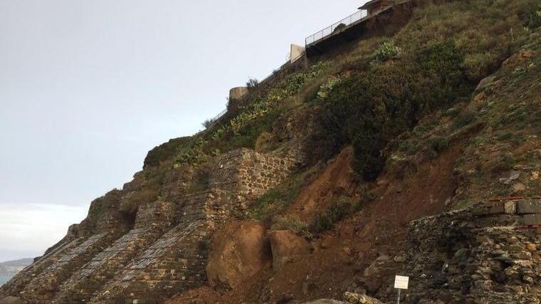 Un’altra frana sotto Cittadella, la costa aggredita dall’erosione