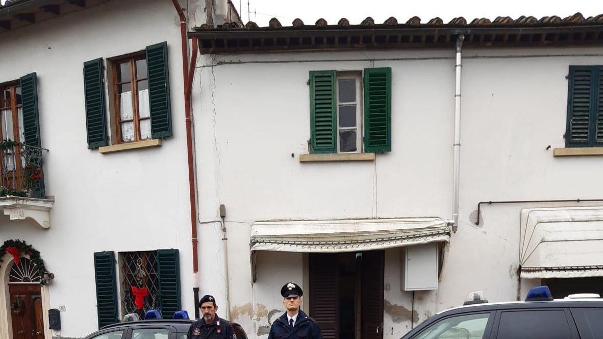 I carabinieri di Poggio insieme ai colleghi del gurppo cinofilo di Firenze