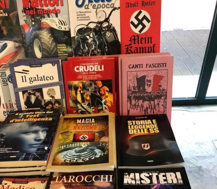 Hitler spunta tra i banchi del mercatino natalizio