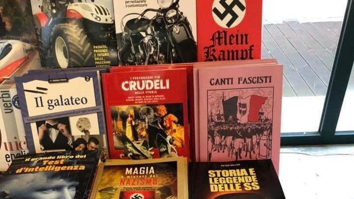 Hitler spunta tra i banchi del mercatino natalizio