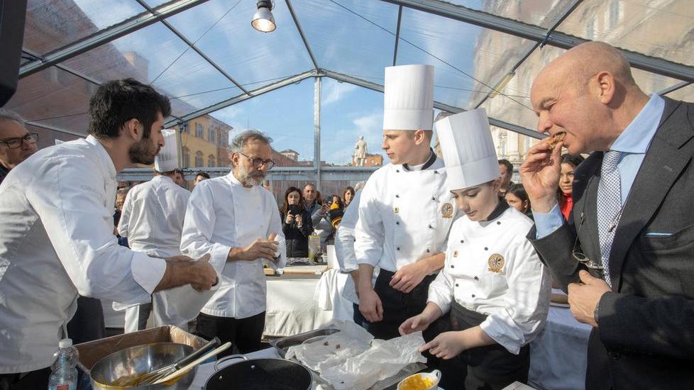 Modena: Spongata allo zampone. Così gli allievi di Serra stupiscono Bottura