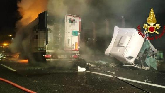 Incidente A/1 Firenze, camion a fuoco