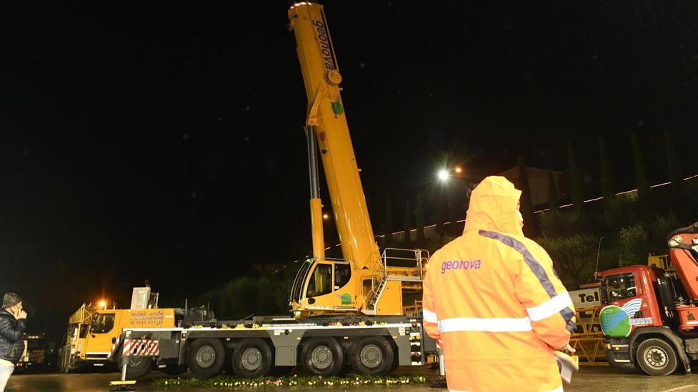 Alla Geonova una gru gigante per ricostruire il ponte Morandi