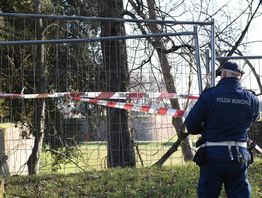 La procura chiede l’archiviazione per padre e figlio precipitati dalle Mura 