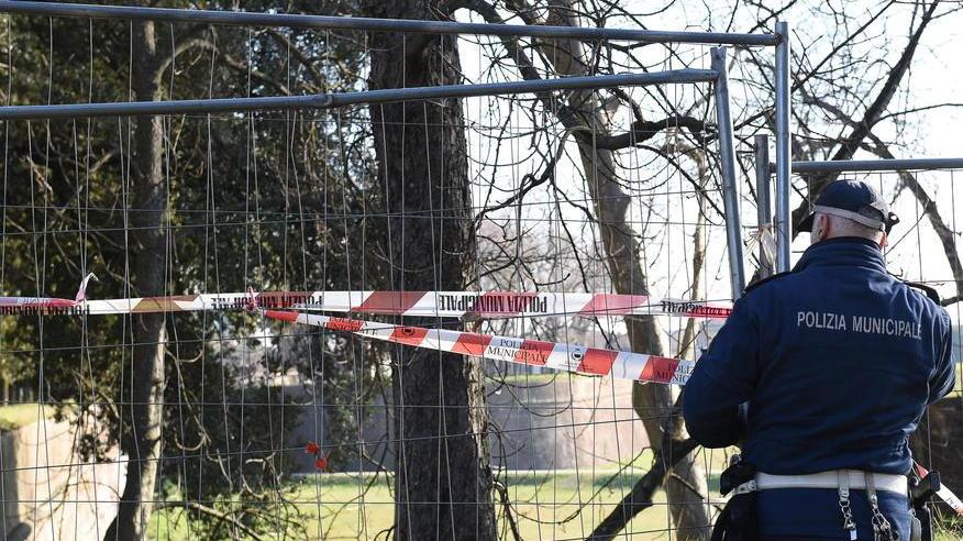 La procura chiede l’archiviazione per padre e figlio precipitati dalle Mura
