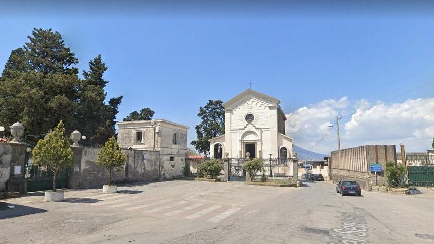 Altra raffica di furti alle auto in sosta nei pressi del cimitero
