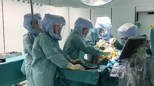 Operazioni coi robot e chirurghi di Pontedera per rilanciare l’ospedale