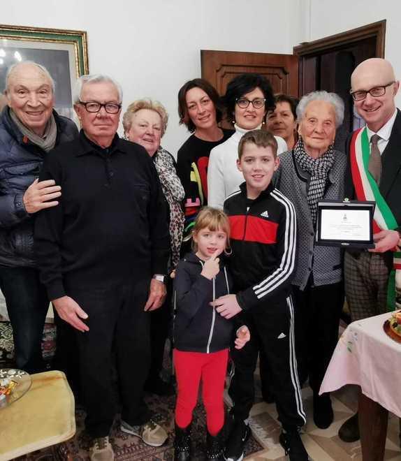 Nonna Irma festeggia cent’anni con il sindaco