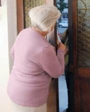 Derubano una pensionata con la scusa dell’amianto 