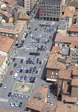 Si alza la tensione per il cantiere in piazza I negozi: «Senza parcheggi non c’è lavoro» 