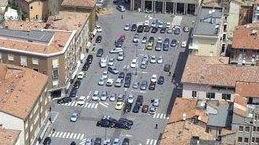 Si alza la tensione per il cantiere in piazza I negozi: «Senza parcheggi non c’è lavoro»