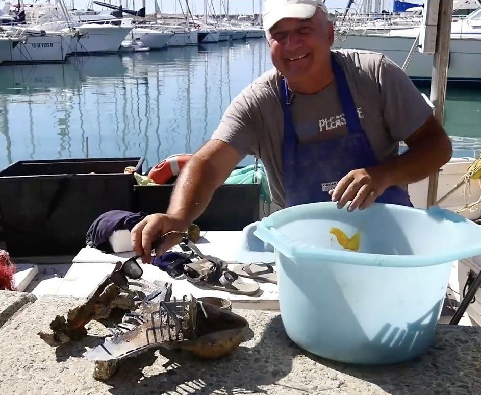 Porto Torres, pescatori mobilitati contro la plastica in mare