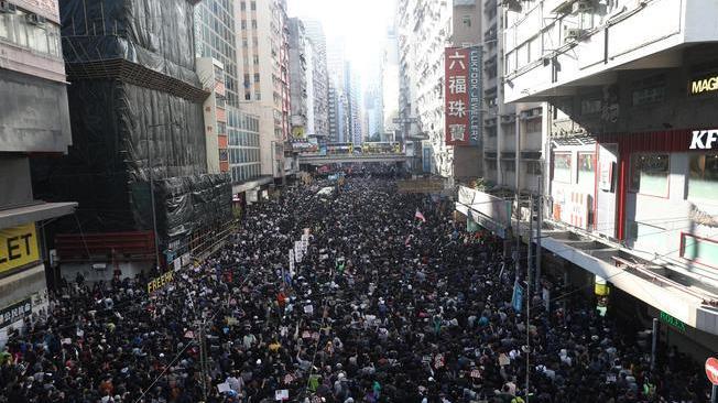 Hong Kong: in migliaia per la democrazia