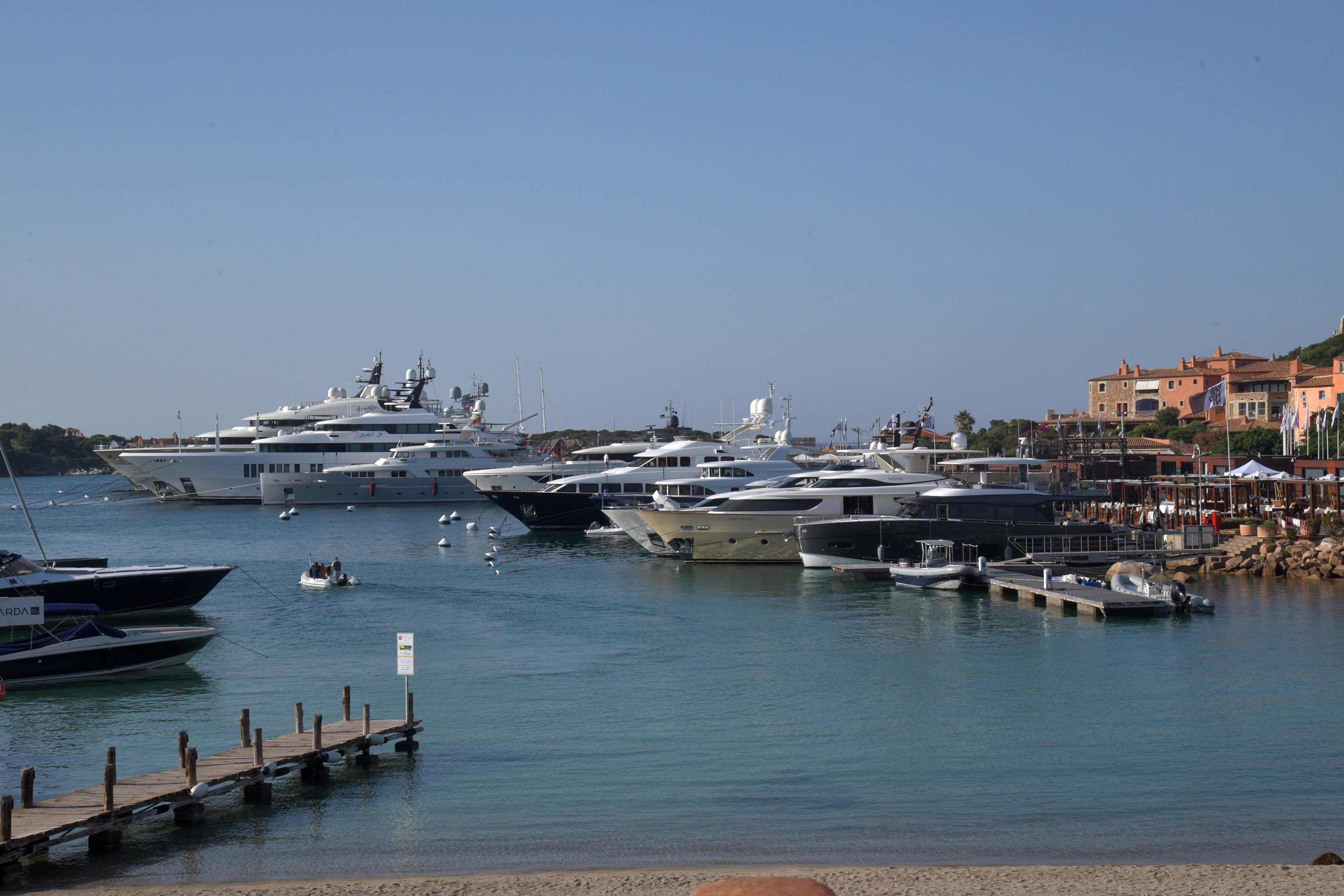 Maxi yacht, occasione persa: dopo le vacanze scappano dalla Sardegna