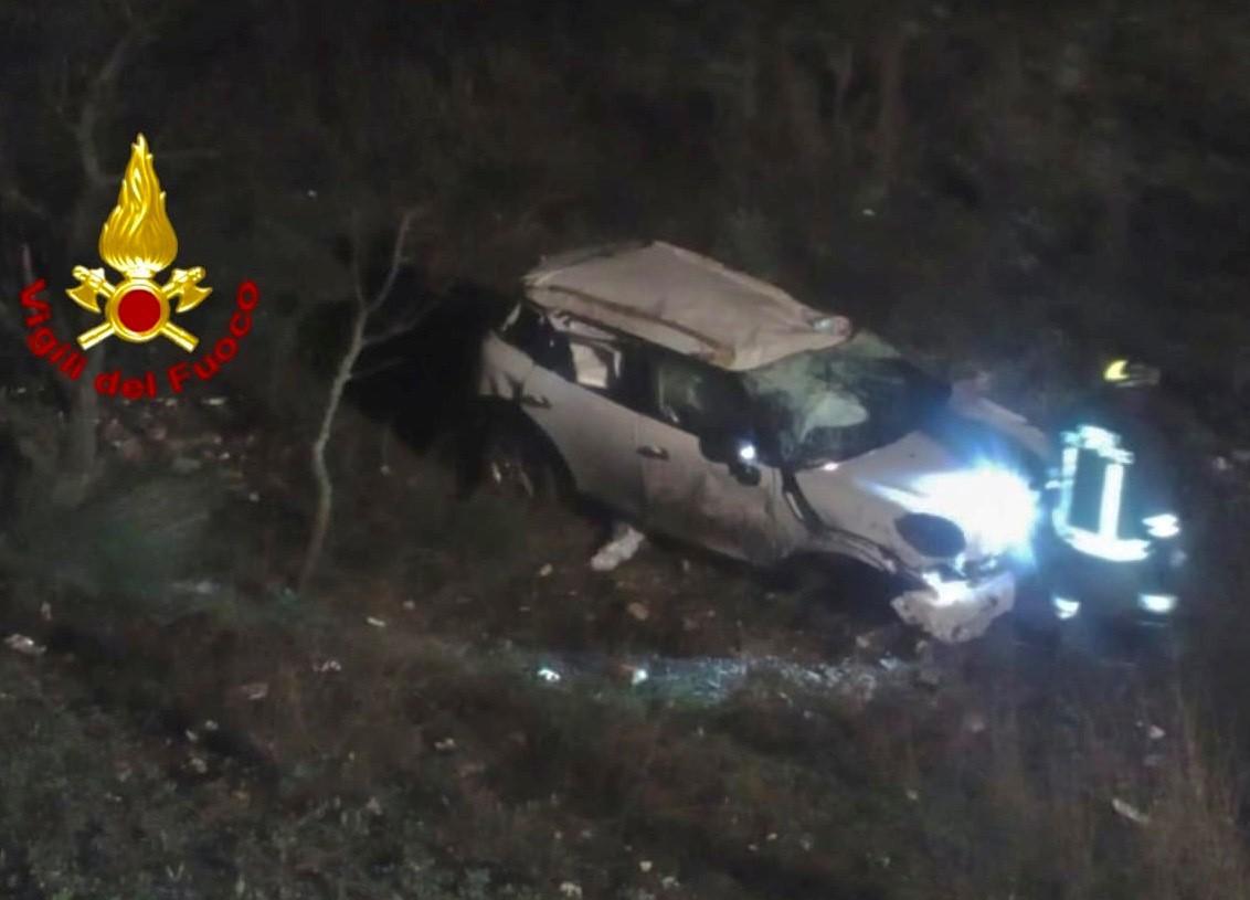 Schianto sulla 131 dir, ferita una giovane coppia