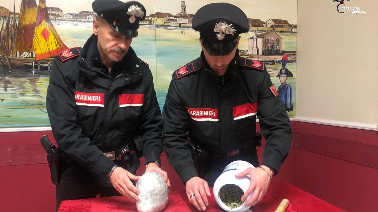 Comacchio, in auto aveva la marijuana: arrestato