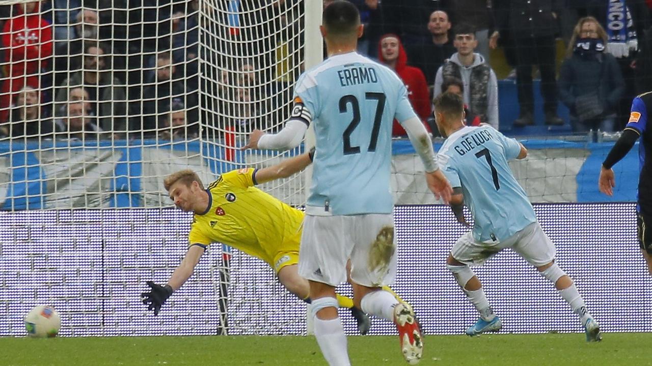 Giuseppe De Luca segna il primo gol dlel'Entella