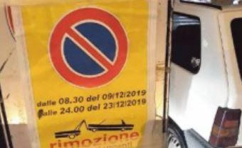 L'indicazione in piazza del Comune