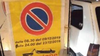 L'indicazione in piazza del Comune