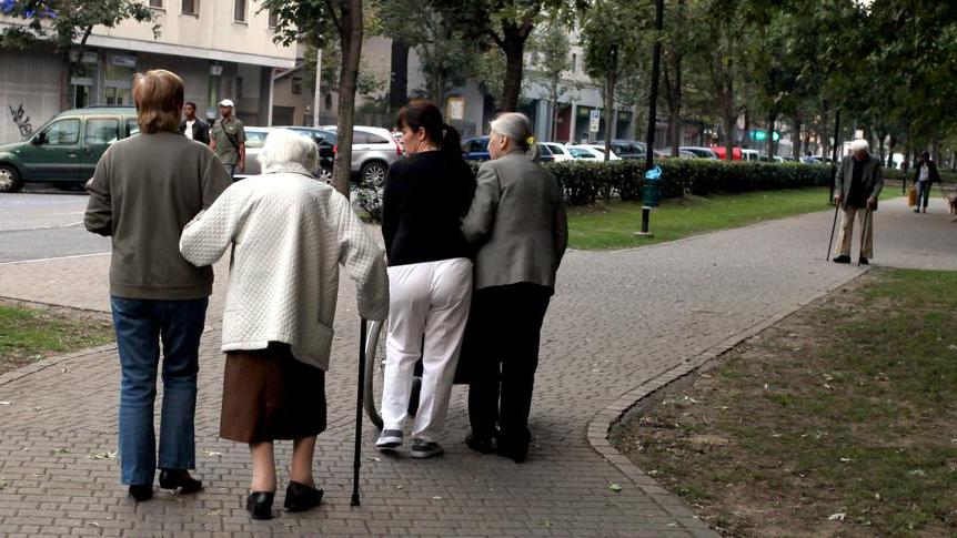 «Ancora 47 anziani a Lucca in attesa di sistemazione»