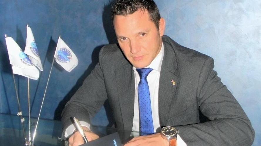 L’ispettore finito in carcere ha sedotto una donna cieca per spillarle tutti i soldi