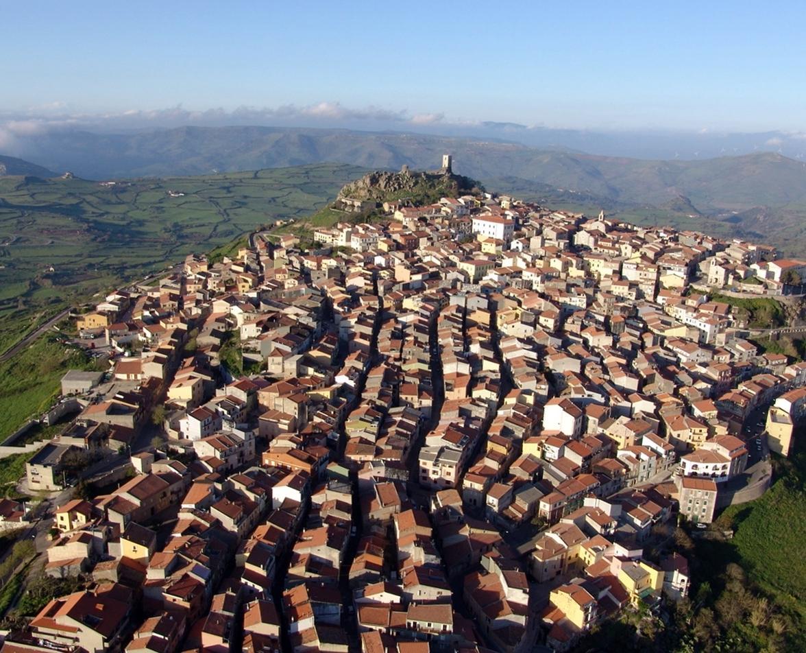 A Osilo processione in abito tradizionale 