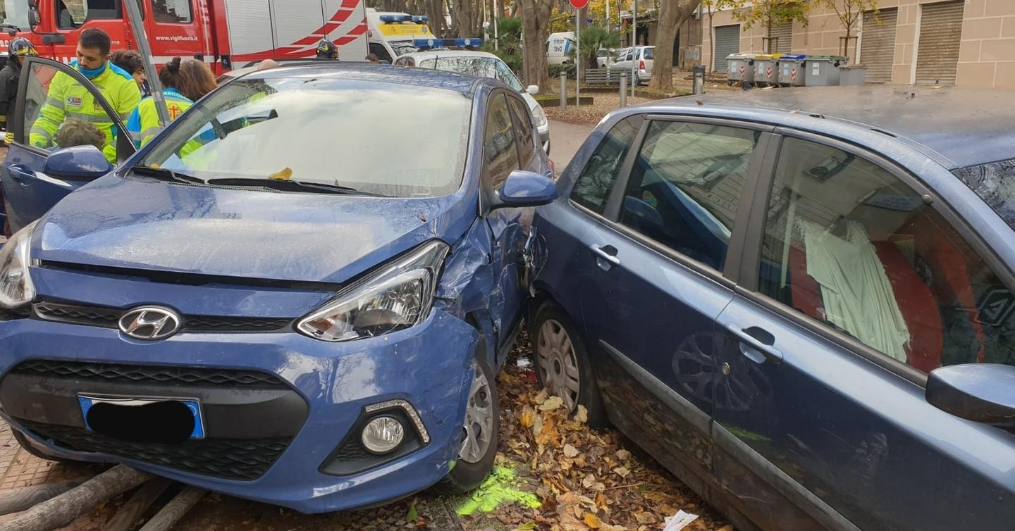 Scontro all’incrocio: ferite due donne 