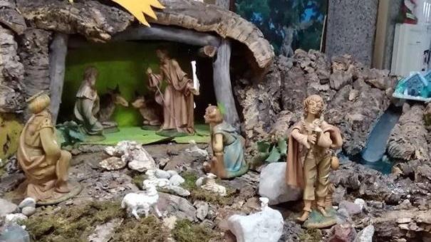Un grande presepe all’ingresso del “Pes”: è opera degli alunni