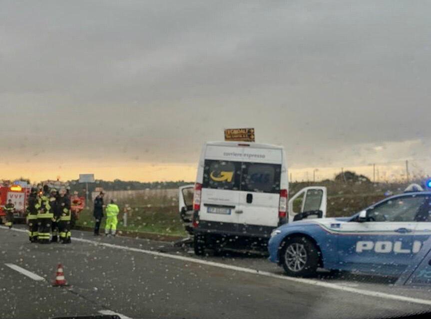 Il furgone dopo il tragico tamponamento