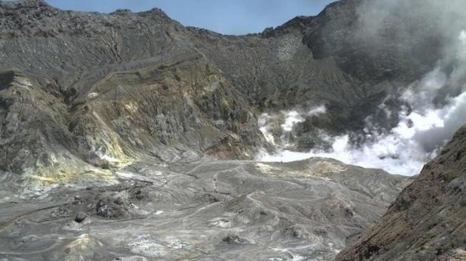 N.Zelanda: 5 morti per eruzione vulcano