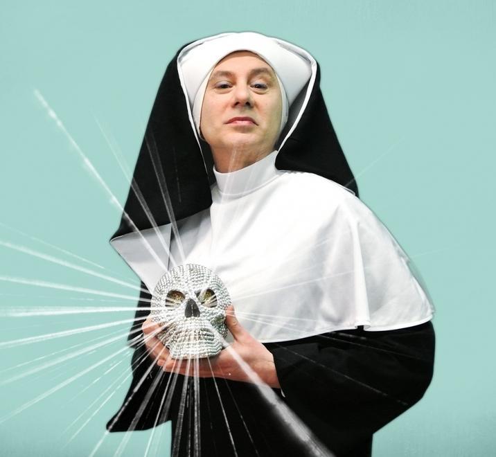 Si canta, si ride e si balla a teatro con una storia di suore e guerra 