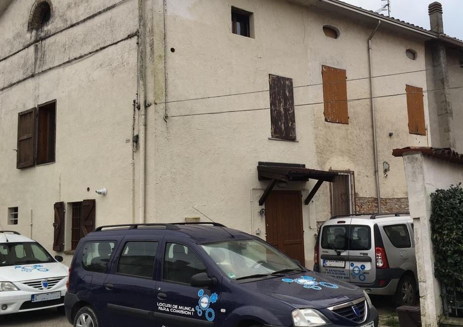 Pestato a sangue in strada dopo una lite Ora è gravissimo, arrestato un ventenne 