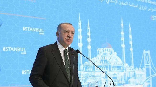 Erdogan: non escludo intervento in Libia
