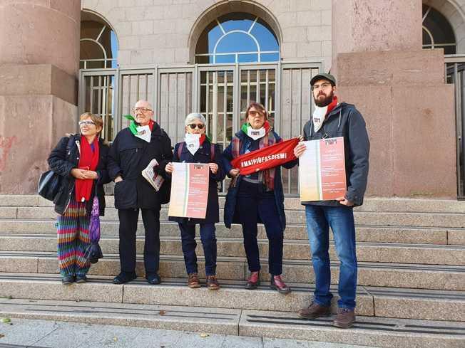 Sassari, saluto romano ai funerali: aperto il processo, l'Anpi è parte civile 