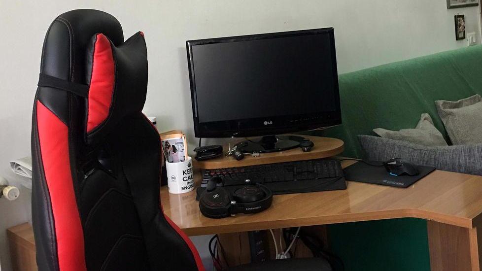 Il computer di Salvatore Cipolletti sequestrato ieri dai carabinieri di Ponsacco