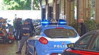 Un intervento di carabinieri e polizia in Galleria Nazionale (foto d’archivio)