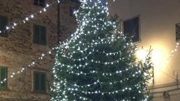 Nel borgo le luci del Natale