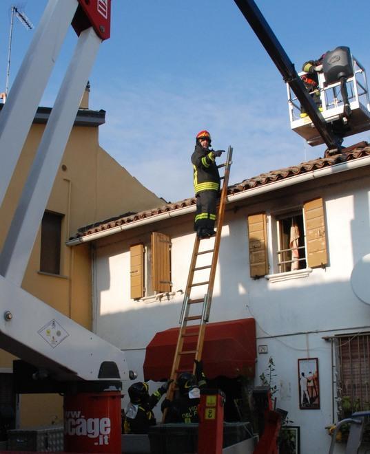 Abitazione andata a fuoco Per sistemarla serve tempo 