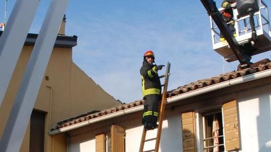 Abitazione andata a fuoco Per sistemarla serve tempo