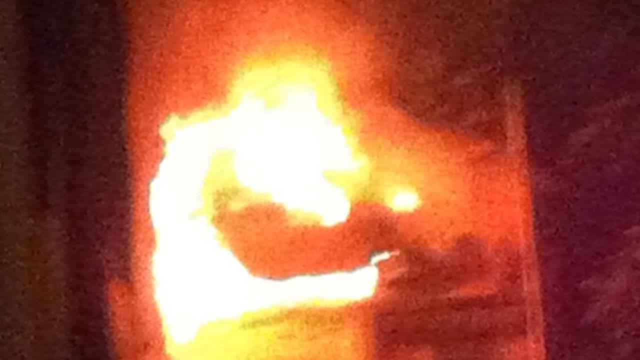 Incendio distrugge due auto