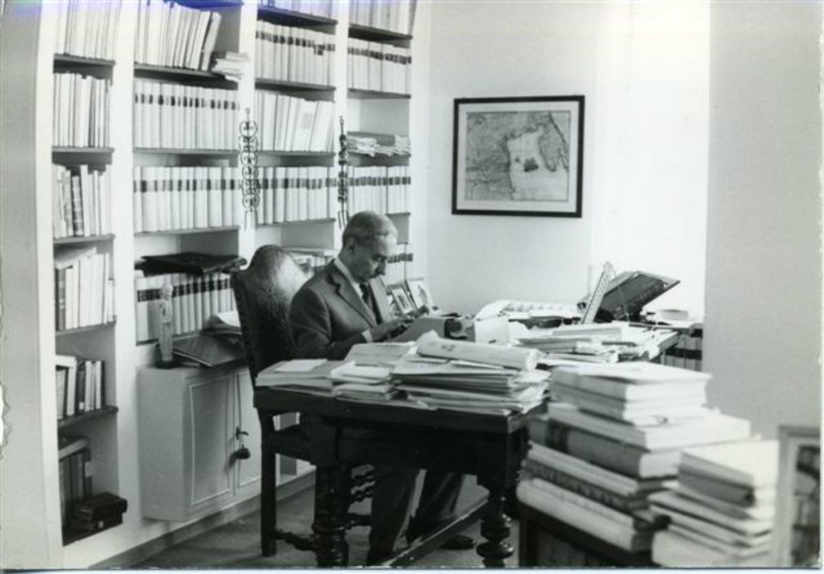 Salvatore Satta, grande giurista e scrittore nuorese, autore del "Giorno del giudizio"