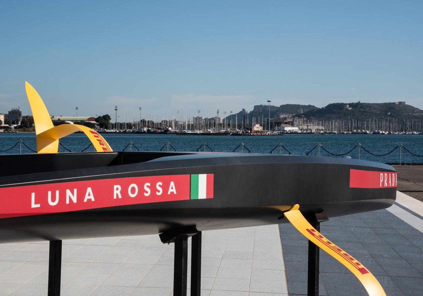 La base di Luna Rossa nel porto di Cagliari (foto Mario Rosas)