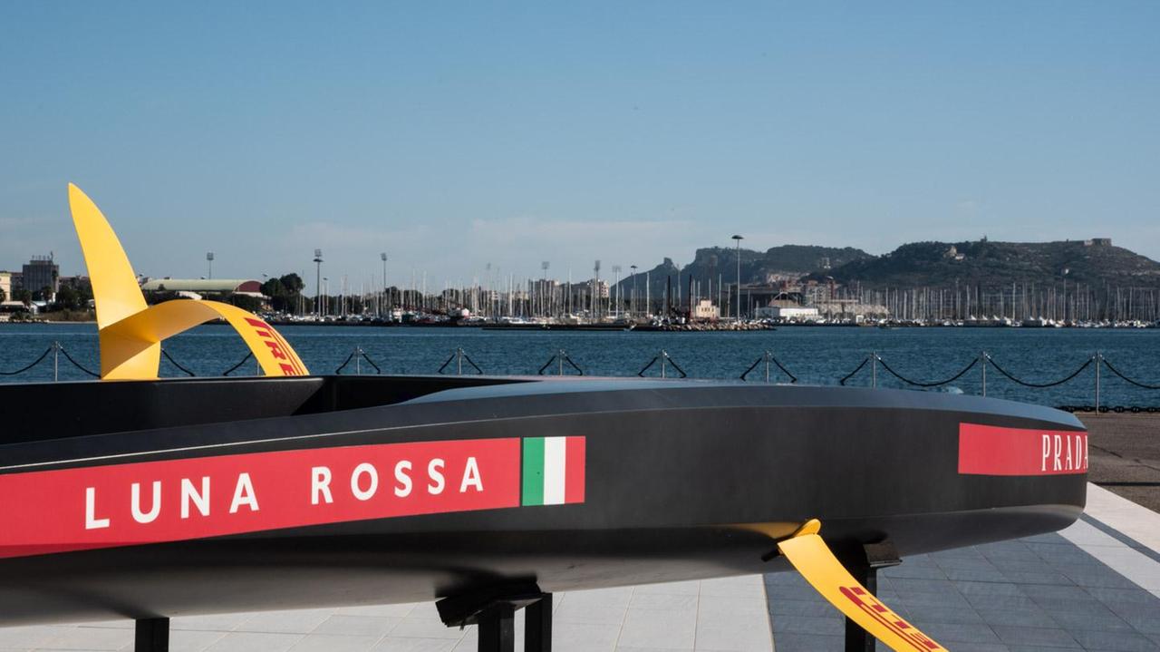 La base di Luna Rossa nel porto di Cagliari (foto Mario Rosas)