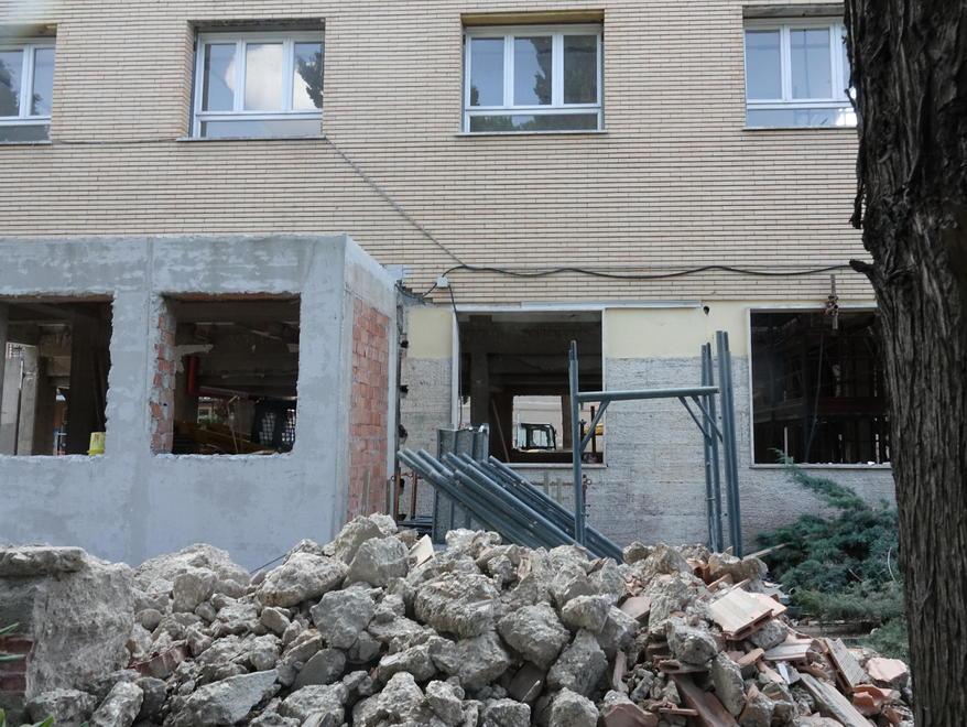 Il cantiere al distretto sanitario di via del Mare fermo da due mesi: l’edificio dovrà essere abbattuto