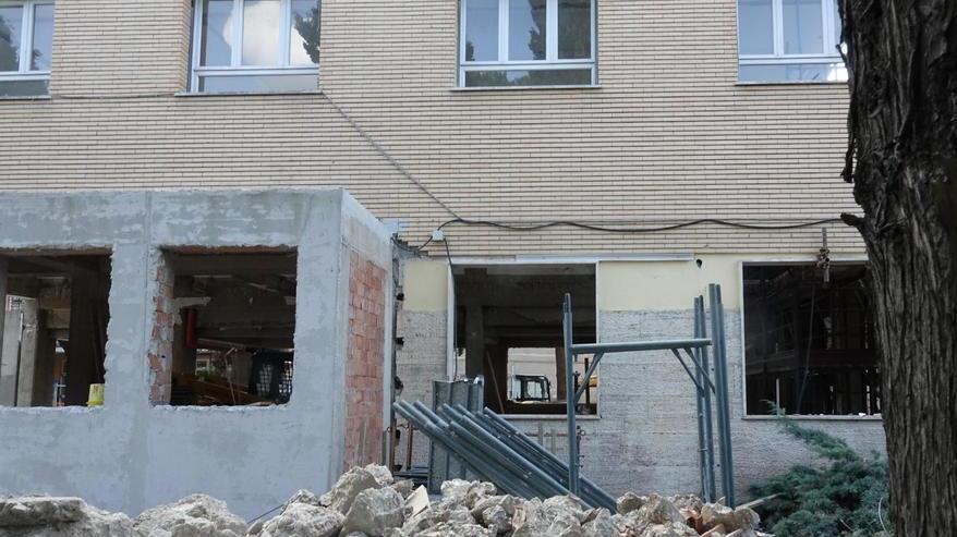 Il cantiere al distretto sanitario di via del Mare fermo da due mesi: l’edificio dovrà essere abbattuto