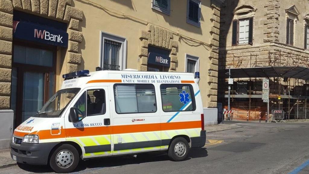 Un'ambulanza della Misericordia di via Verdi (foto d'archivio)