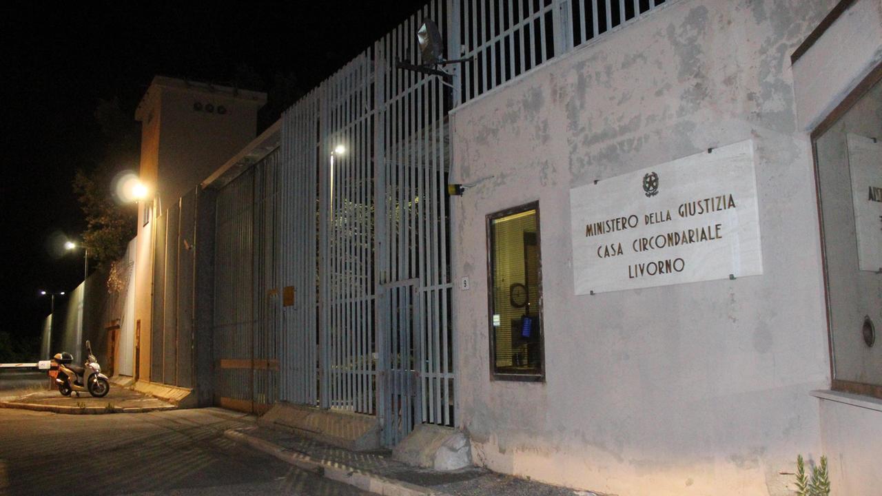 L'ingresso del carcere delle Sughere (foto d'archivio)