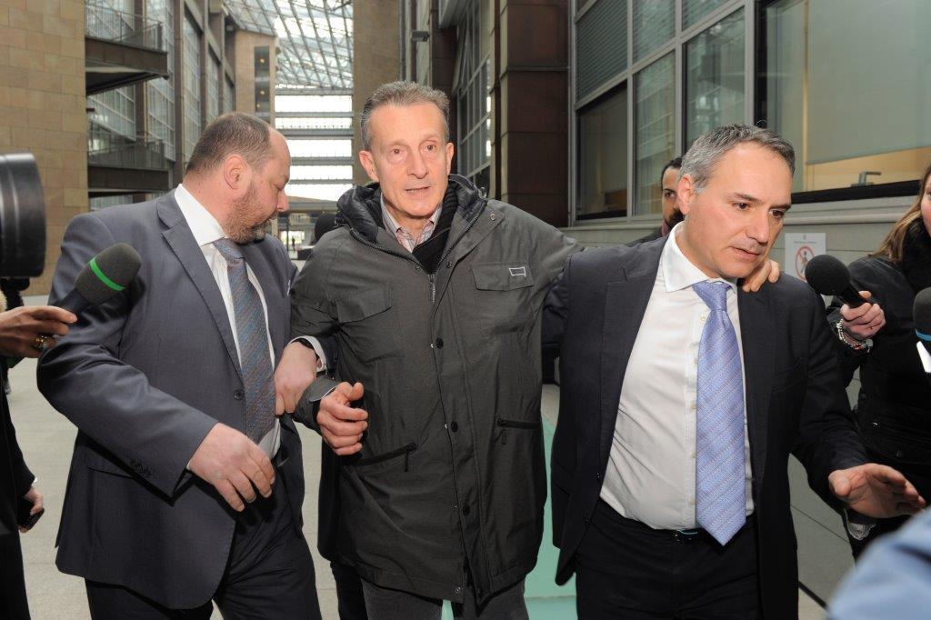 Antonio Logli e a destra l'avvocato Roberto Cavani