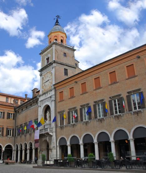 Modena. Una visita alla scoperta del Palazzo Comunale 